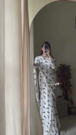 Women’s Easy-Drape White Georgette Saree with Black Floral Print - Image 3